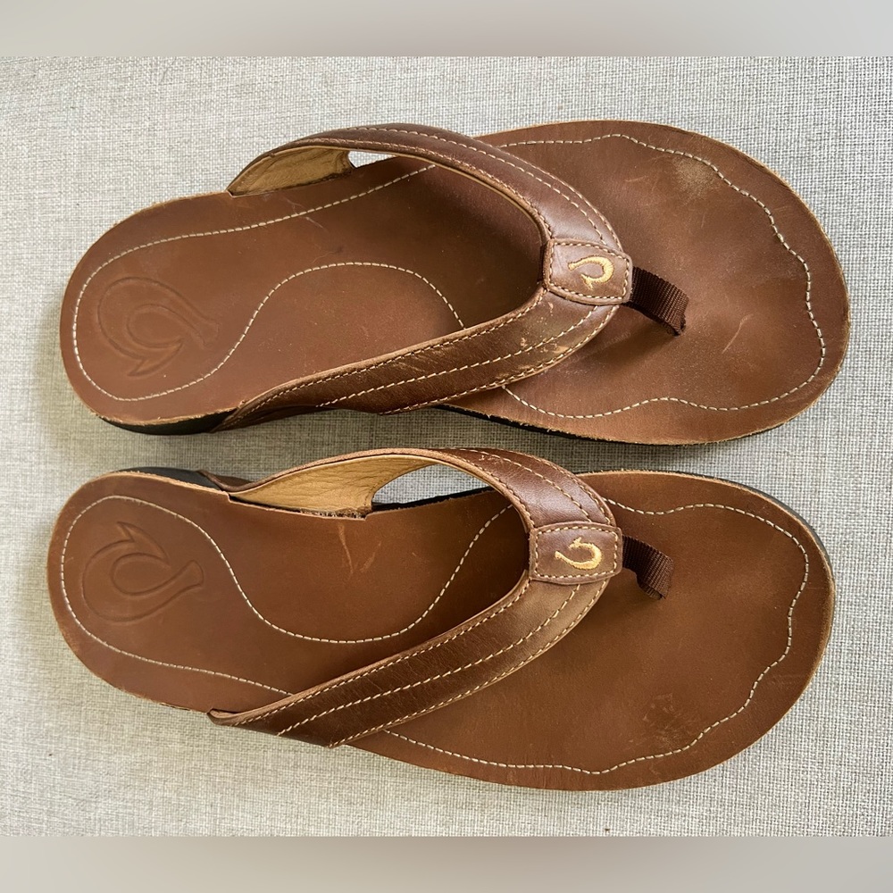 Olukai Leather Flip Flop Sandal brown  size 9